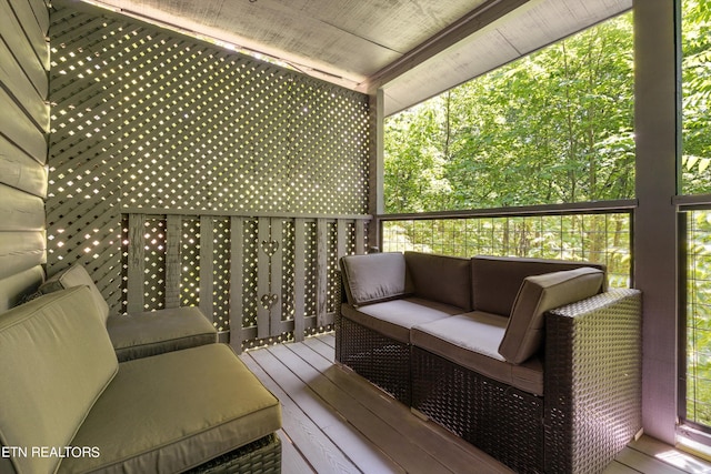 balcony featuring an outdoor hangout area