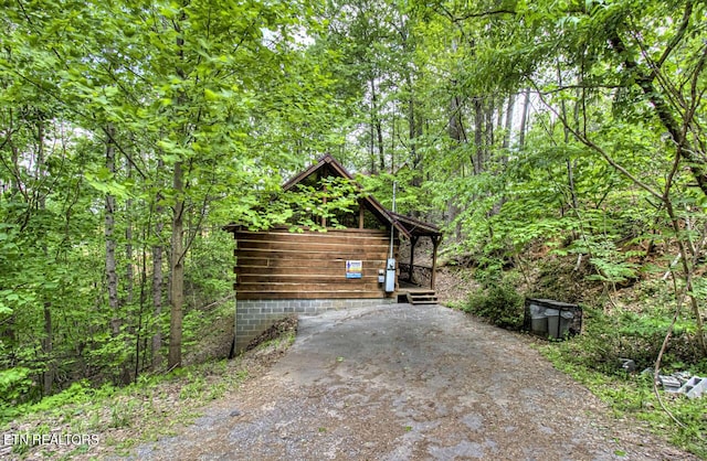 view of front of property