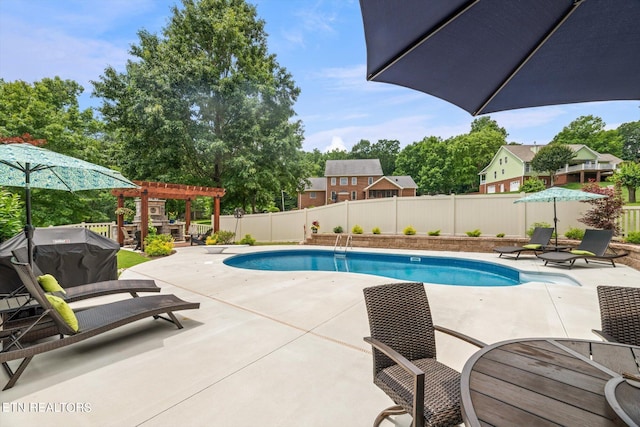 view of swimming pool featuring a pergola and a patio area