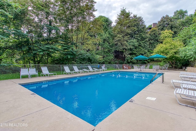 1081 Cove Rd Unit 1012, Sevierville, TN 37876 - community pool with a patio