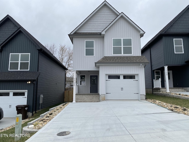 view of front facade featuring a garage