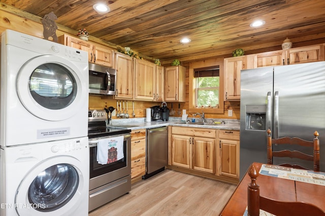 kitchen with sink, wooden ceiling, stainless steel appliances, light hardwood / wood-style flooring, and stacked washer / dryer