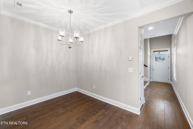 spare room featuring ornamental molding, an inviting chandelier, and dark hardwood / wood-style floors