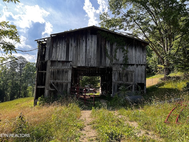 view of outdoor structure