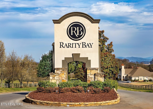 community sign featuring a mountain view