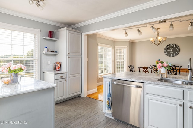 kitchen with a healthy amount of sunlight, a notable chandelier, light hardwood / wood-style flooring, sink, and stainless steel dishwasher