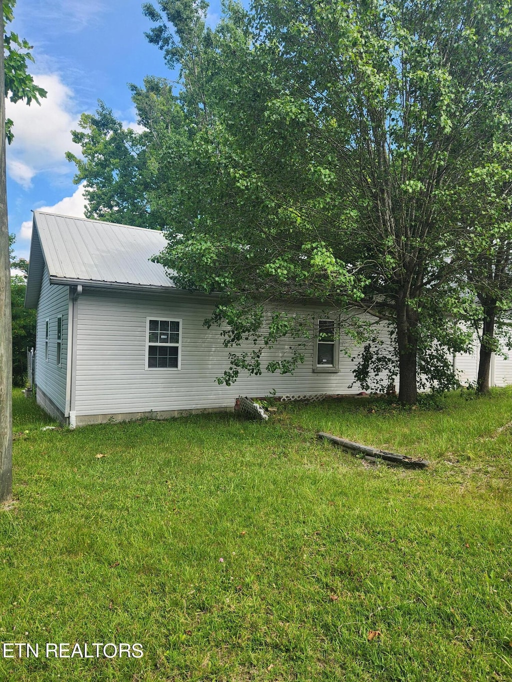 exterior space featuring a yard