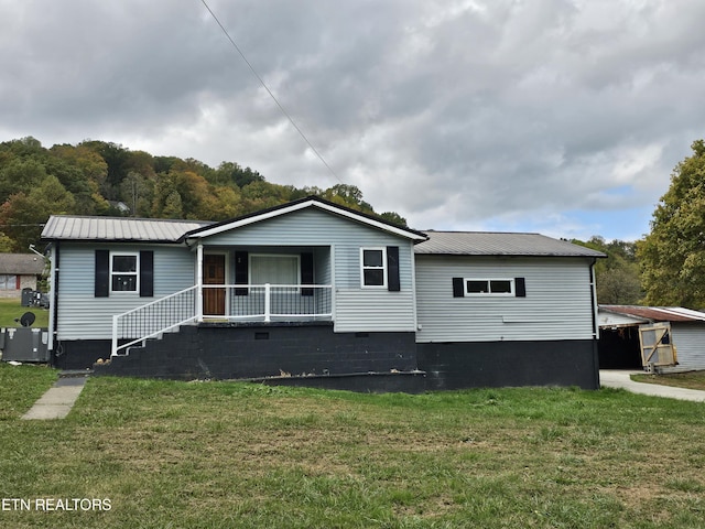 view of front of property featuring a front lawn and central AC unit