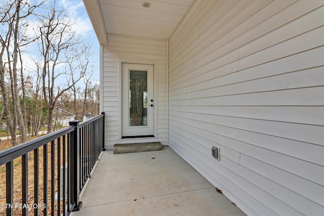 13 Norwich Ter, Fairfield Glade, TN 38558 - property entrance with a balcony