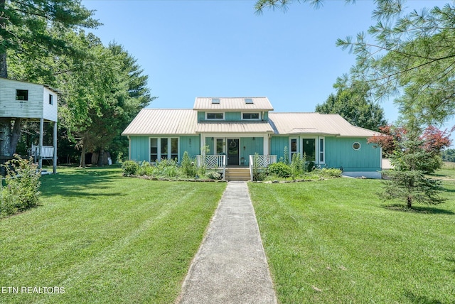 view of front facade featuring covered porch and a front lawn