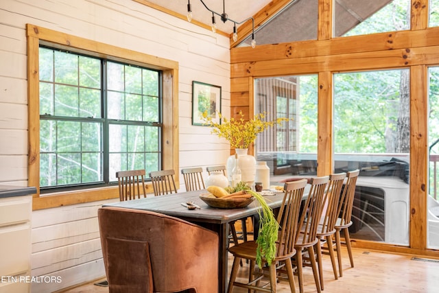 sunroom / solarium with vaulted ceiling