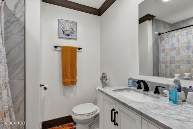 bathroom featuring curtained shower, crown molding, vanity, and toilet