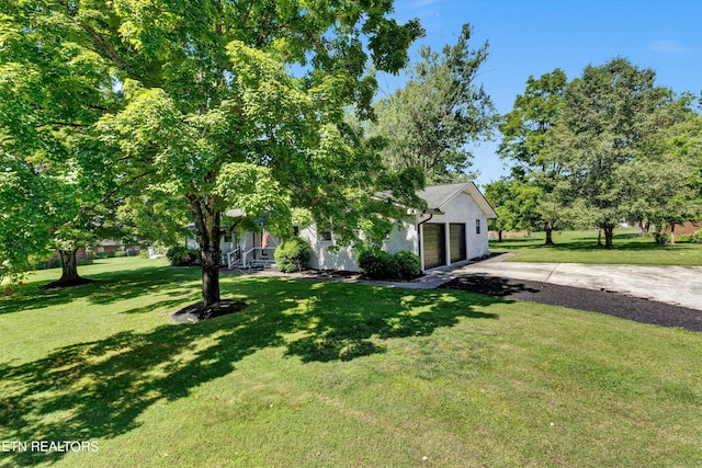 view of front of house featuring a front lawn and a garage