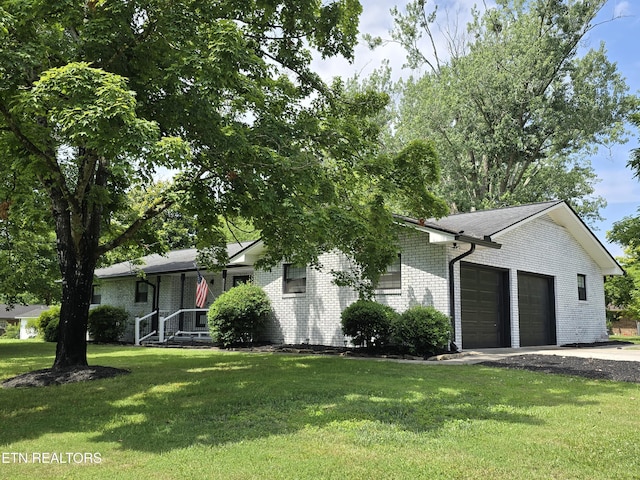 view of front of property featuring a garage and a front yard