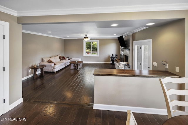 kitchen with a ceiling fan, hardwood / wood-style floors, recessed lighting, crown molding, and baseboards