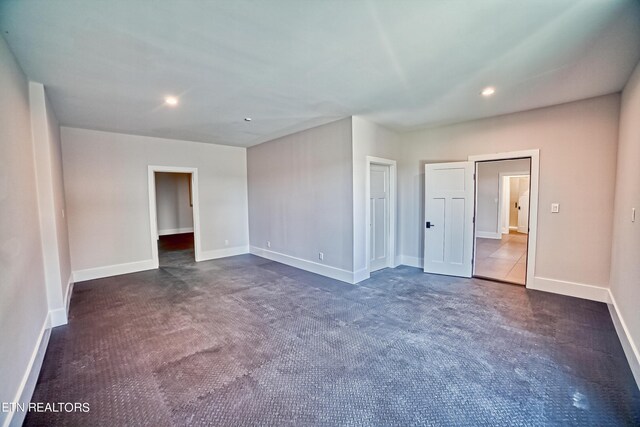 unfurnished room featuring recessed lighting and baseboards