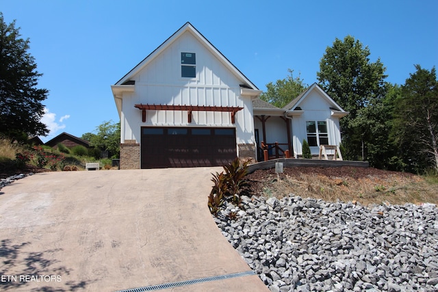 view of front facade