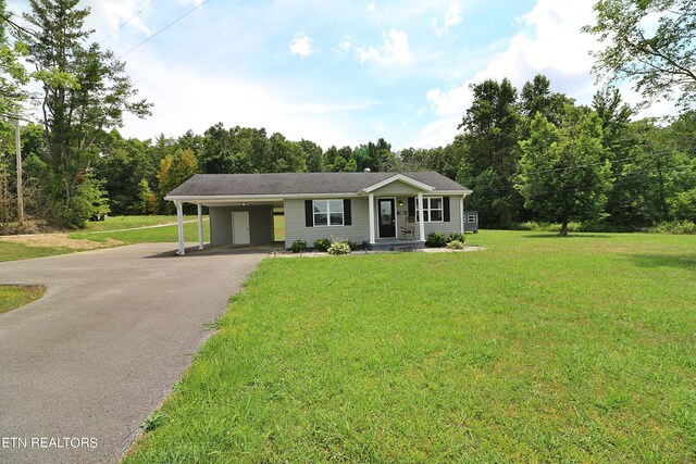 view of front of house featuring a front yard and a carport