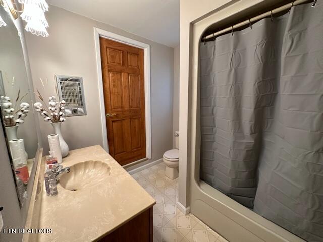 696 Forge Ridge Rd, Harrogate, TN 37752 - full bath with vanity, a shower with shower curtain, tile patterned floors, and a chandelier