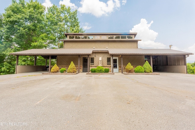 view of front facade featuring a carport