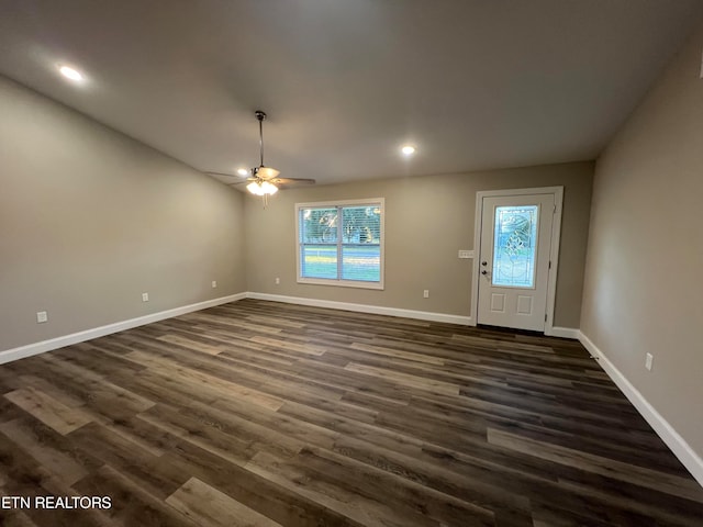 foyer entrance with dark wood-type flooring and ceiling fan