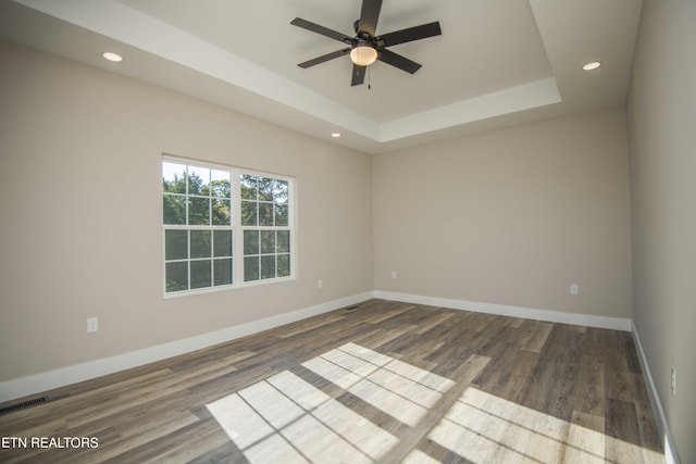 116 Duseth Dr, Sweetwater, TN 37874 - empty room featuring wood finished floors, ceiling fan, recessed lighting, and a tray ceiling