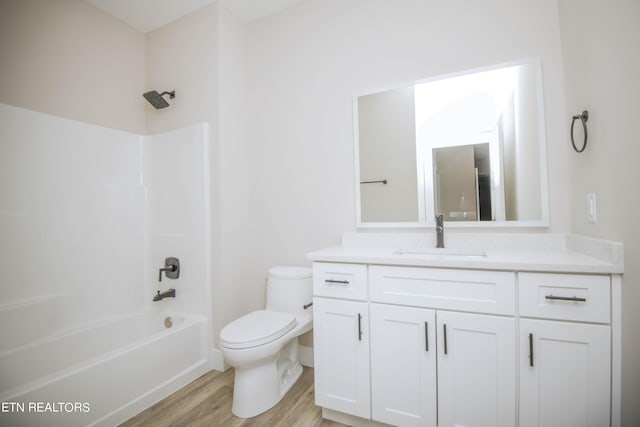 116 Duseth Dr, Sweetwater, TN 37874 - bathroom with wood finished floors, vanity, and washtub / shower combination