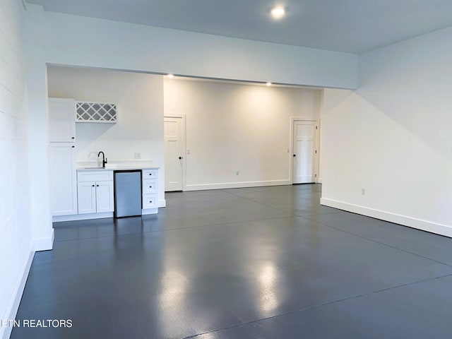 116 Duseth Dr, Sweetwater, TN 37874 - unfurnished room featuring concrete floors and wet bar