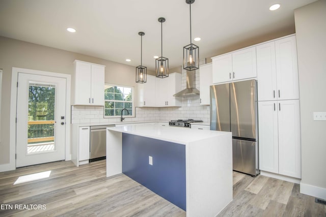 116 Duseth Dr, Sweetwater, TN 37874 - kitchen featuring appliances with stainless steel finishes, a kitchen island, backsplash, light countertops, and recessed lighting