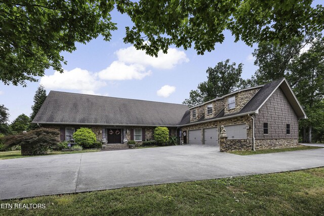 view of front of house featuring a garage