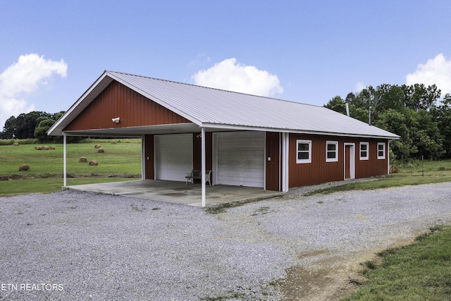 garage featuring a garage