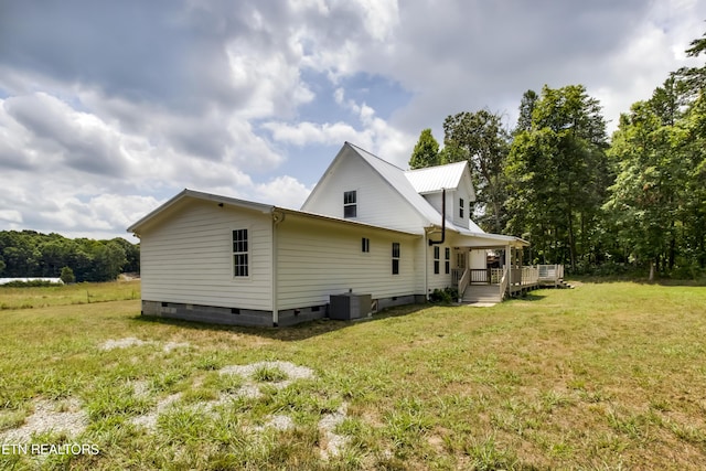 back of house featuring cooling unit and a yard