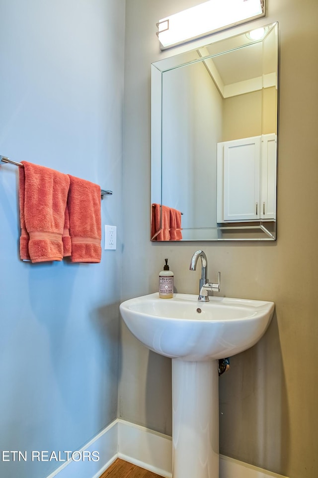 bathroom featuring sink