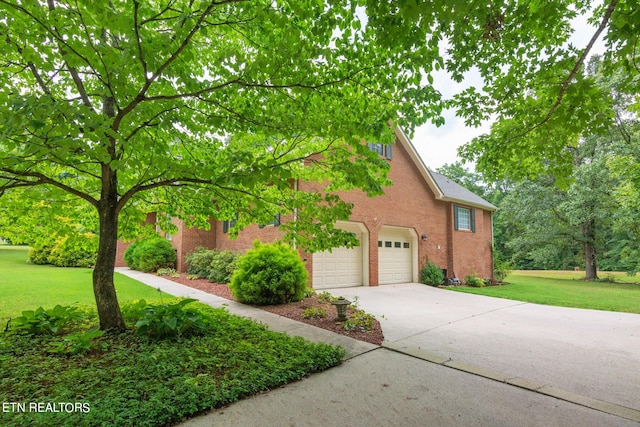 view of front facade featuring a garage and a front lawn