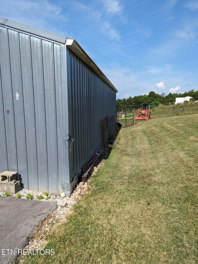 view of yard featuring an outbuilding and fence