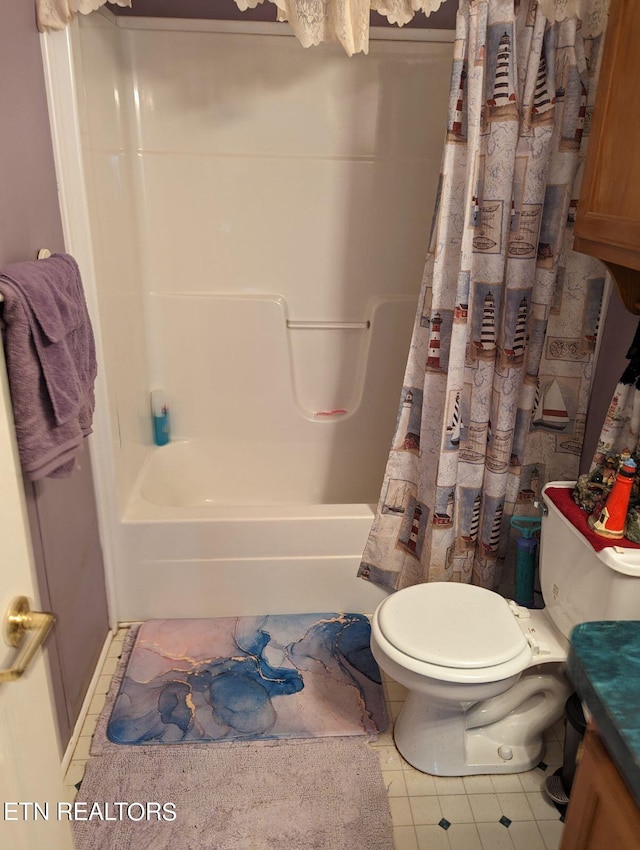 full bath with shower / bath combo and toilet