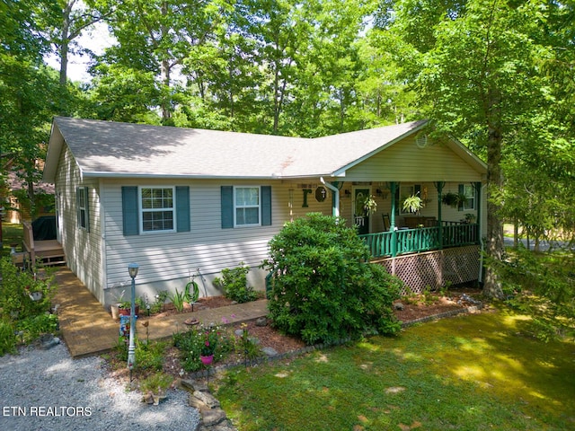 view of front of house featuring covered porch and a front lawn