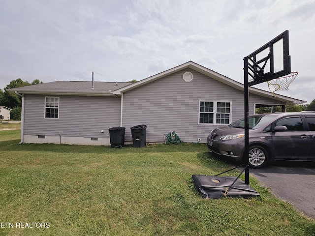 view of side of property featuring a yard