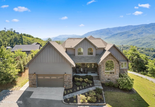 craftsman house featuring a front yard, covered porch, and a mountain view