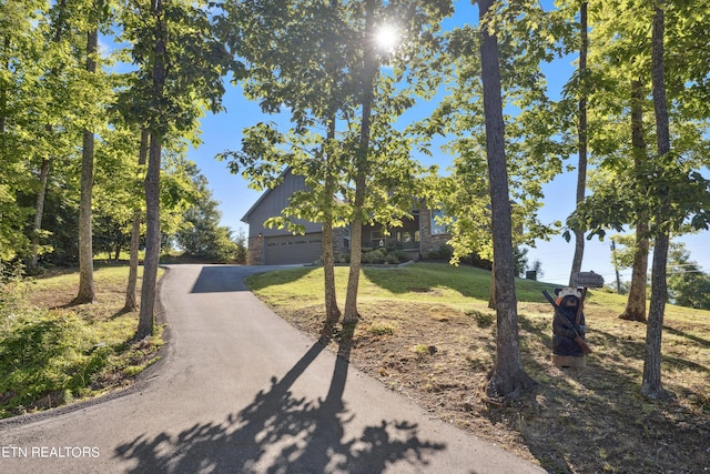 view of front facade featuring a front yard and a garage