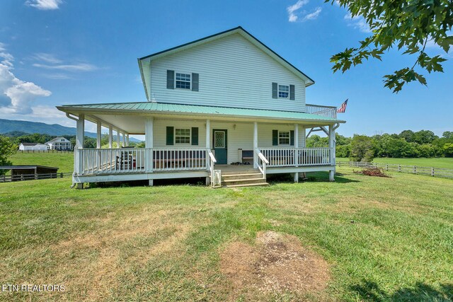 farmhouse inspired home featuring a front lawn and covered porch