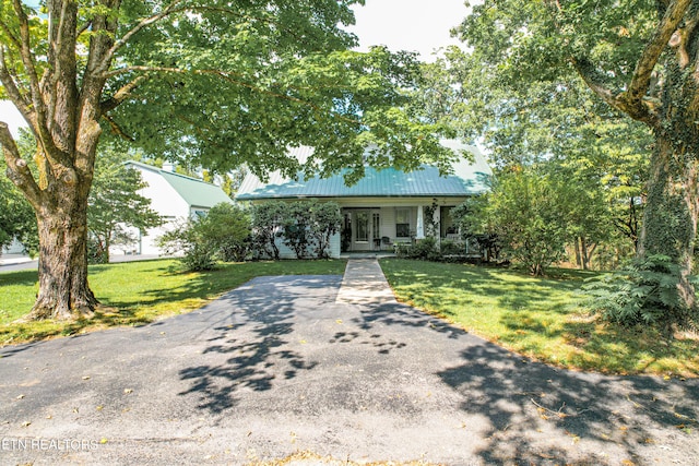 view of front of property with a front lawn and covered porch