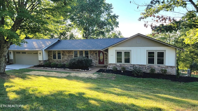 ranch-style home featuring a front lawn and a garage