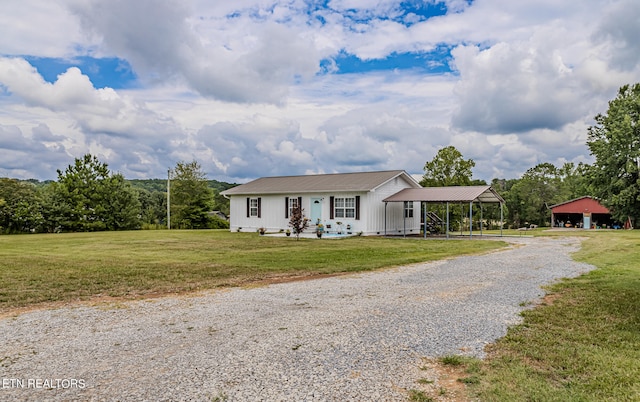 ranch-style home featuring a front lawn