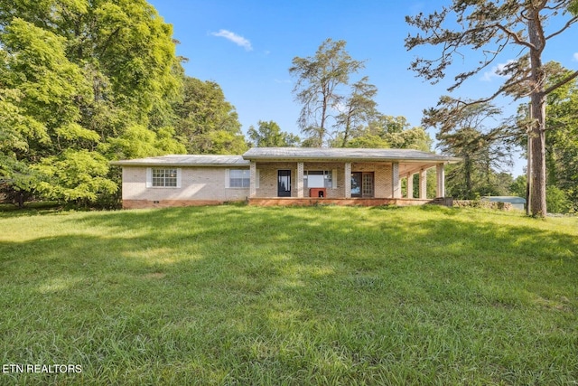 ranch-style home featuring a front lawn