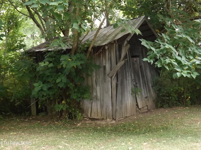 view of outdoor structure