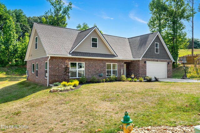 view of front facade with a front lawn