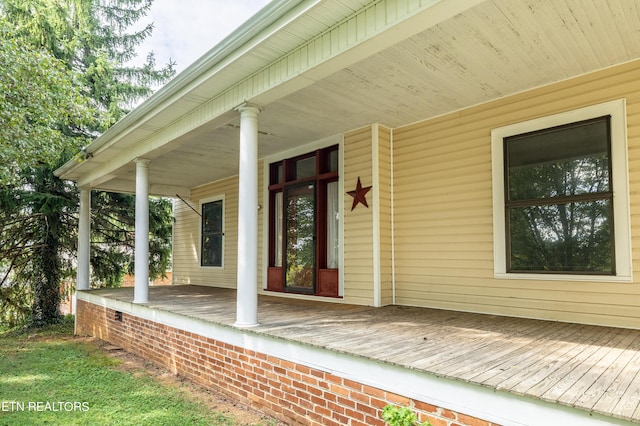1227 N Main St, Sweetwater, TN 37874 - exterior space featuring a porch