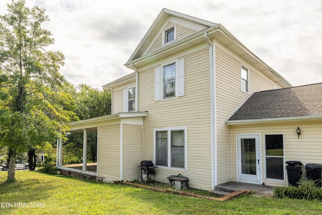 1227 N Main St, Sweetwater, TN 37874 - back of property featuring a lawn