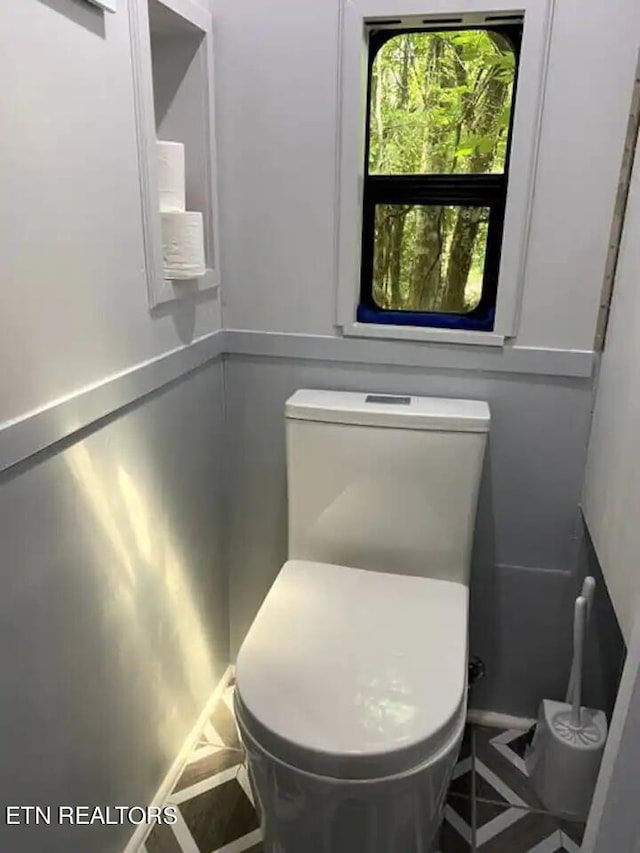 bathroom featuring toilet